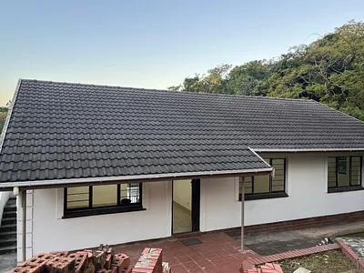 3 Bedroom House For Sale in Queensburgh - vdF4.webp