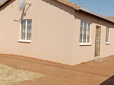 2 Bedroom House To Rent in Soweto - 45JY.webp