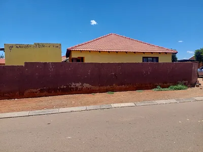 2 Bedroom House To Rent in Soweto - v6ca.webp