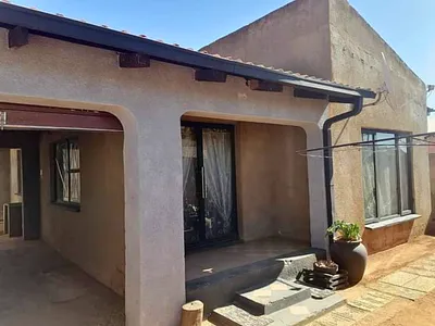 3 Bedroom House For Sale in Evaton - NIy8.webp