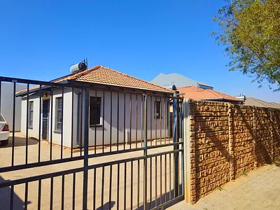 2 Bedroom House To Rent in Soweto - hhSK.webp