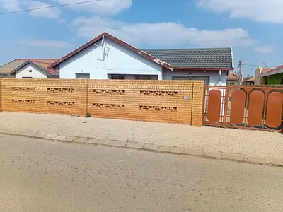 2 Bedroom House To Rent in Soweto - S905.webp