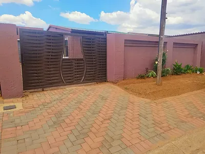 3 Bedroom House To Rent in Soweto - eF4t.webp