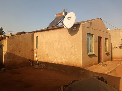 2 Bedroom House For Sale in Katlehong - z6d2.webp