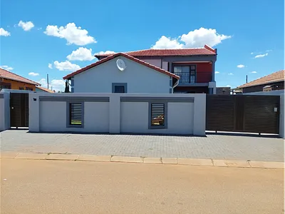 3 Bedroom House To Rent in Soweto - 0byu.webp