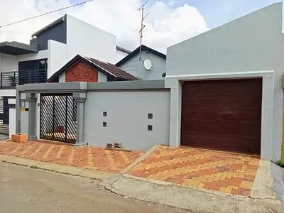 4 Bedroom House For Sale in Soweto - img