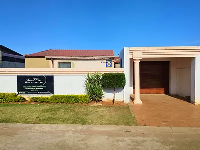 3 Bedroom House To Rent in Soweto - 8voq.webp