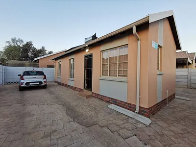 3 Bedroom House For Sale in Alberton - wufR.webp