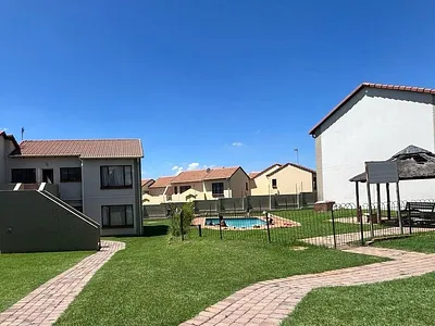 2 Bedroom Apartment For Sale in Johannesburg - HG68.webp
