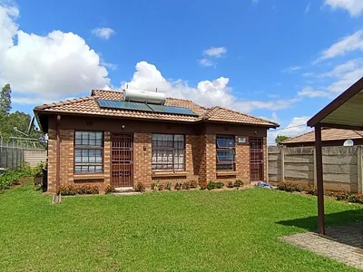 3 Bedroom House For Sale in Clayville, Midrand - azL3.webp