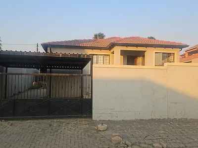3 Bedroom House For Sale in Roodepoort - img