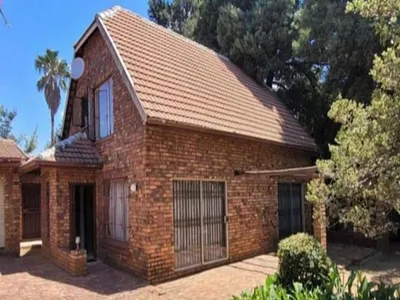 2 Bedroom House For Sale in Kempton Park - img