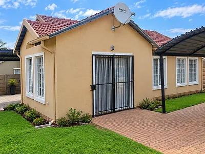3 Bedroom Townhouse For Sale in Kempton Park - img