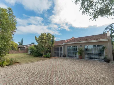 4 Bedroom House For Sale in Port Elizabeth - cNcr.webp