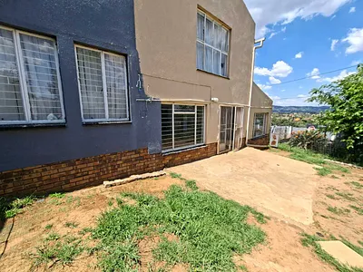 2 Bedroom Apartment For Sale in Roodepoort - CE0O.webp
