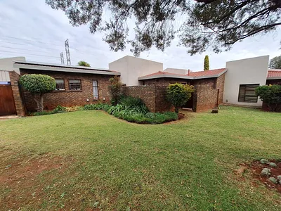 2 Bedroom Townhouse For Sale in Montgomery Park, Johannesburg - Sf6M.webp
