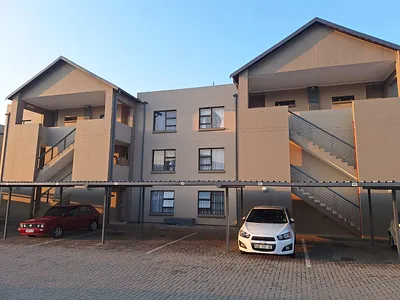 2 Bedroom Apartment For Sale in Roodepoort - img