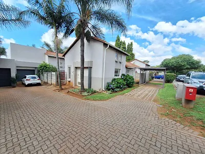 3 Bedroom Townhouse To Rent in Roodepoort - Zl0X.webp