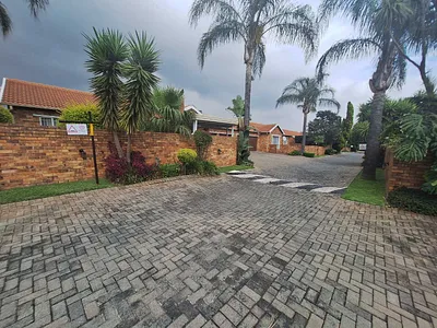 3 Bedroom Townhouse To Rent in Roodepoort - fMN1.webp