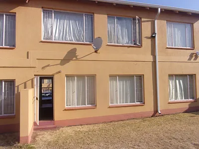 2 Bedroom Apartment To Rent in Roodepoort - f6Yq.webp