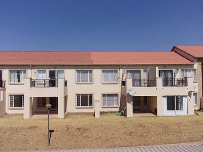 1 Bedroom Apartment To Rent in Roodepoort - y030.webp