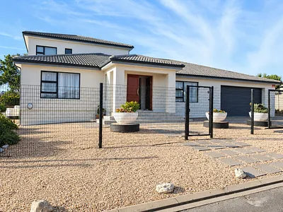 4 Bedroom House For Sale in Stilbaai West, Stilbaai - img