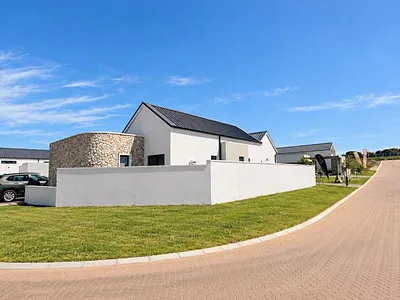2 Bedroom House For Sale in Stilbaai West, Stilbaai - img