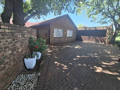 5 Bedroom House For Sale in Centurion - img