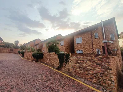 2 Bedroom Apartment For Sale in Centurion - UN1v.webp