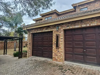 5 Bedroom House For Sale in Centurion - ZrM2.webp