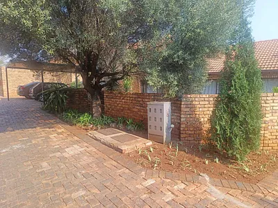 2 Bedroom Townhouse To Rent in Centurion - MYDR.webp