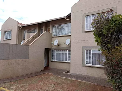 2 Bedroom Apartment For Sale in Centurion - KlvW.webp