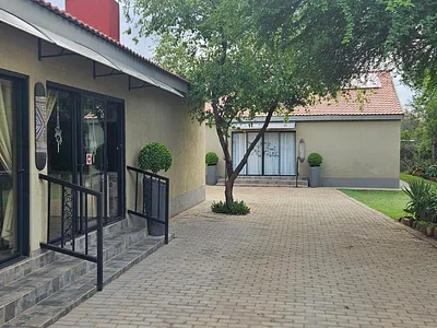 6 Bedroom House For Sale in Dinokeng Game Reserve, Wonderboom - nR2D.webp