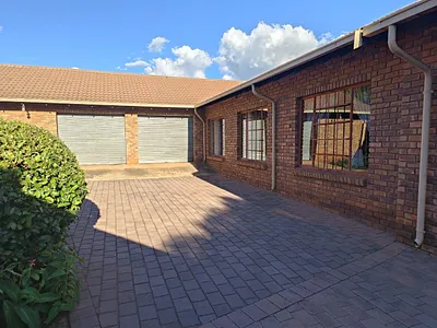 4 Bedroom House For Sale in Centurion - GdDS.webp