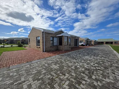 1 Bedroom Townhouse For Sale in Jeffreys Bay - U5kw.webp