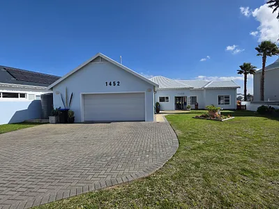 3 Bedroom House For Sale in Jeffreys Bay - NY0m.webp