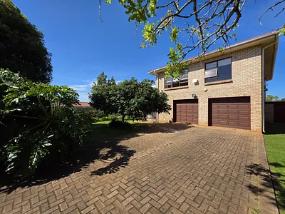 4 Bedroom House For Sale in Jeffreys Bay - img