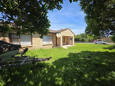 3 Bedroom House For Sale in Jeffreys Bay - img