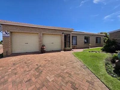 3 Bedroom Townhouse For Sale in Jeffreys Bay - img
