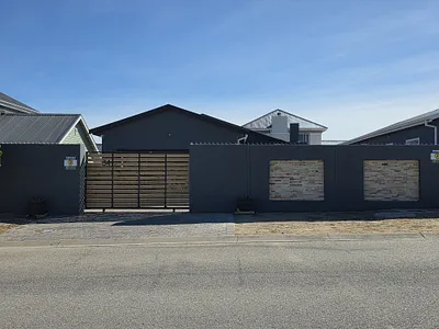 3 Bedroom House For Sale in Jeffreys Bay - Btdx.webp