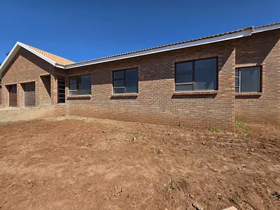 3 Bedroom House For Sale in Jeffreys Bay - kHhg.webp