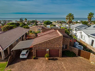 4 Bedroom House For Sale in Jeffreys Bay - SUgG.webp