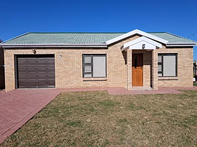 2 Bedroom Townhouse For Sale in Jeffreys Bay - pb2J.webp
