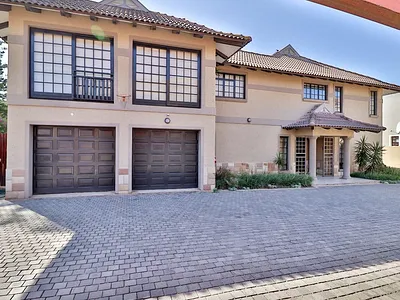 7 Bedroom Townhouse For Sale in Jeffreys Bay - bvYI.webp