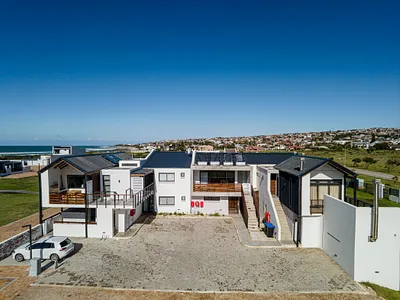 2 Bedroom Apartment For Sale in Jeffreys Bay - XQCb.webp
