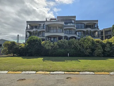 5 Bedroom Apartment For Sale in Jeffreys Bay - gjfI.webp