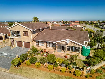 5 Bedroom House For Sale in Jeffreys Bay - qVBQ.webp