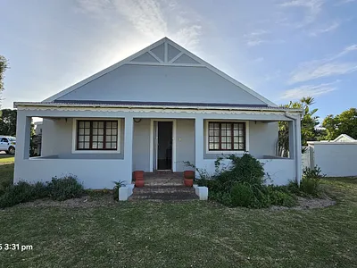 4 Bedroom House For Sale in Jeffreys Bay - CV5R.webp