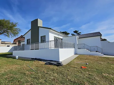 3 Bedroom House For Sale in Jeffreys Bay - Mocv.webp
