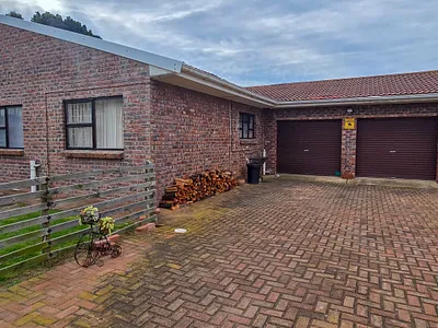 3 Bedroom House For Sale in Jeffreys Bay - L5iO.webp